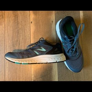 Sz 12 Men’s 840 v4 Abzorb New Balance Running Shoe